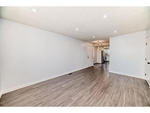 28 Bedford Circle Ne, Calgary, AB - Indoor Photo Showing Other Room