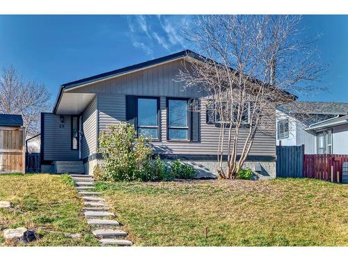 28 Bedford Circle Ne, Calgary, AB - Outdoor