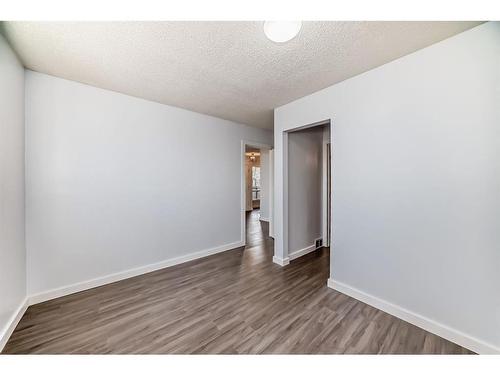 28 Bedford Circle Ne, Calgary, AB - Indoor Photo Showing Other Room