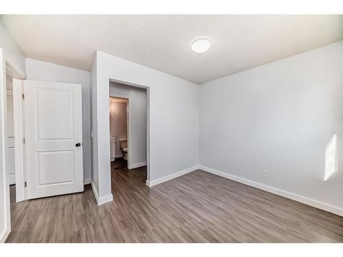 28 Bedford Circle Ne, Calgary, AB - Indoor Photo Showing Other Room