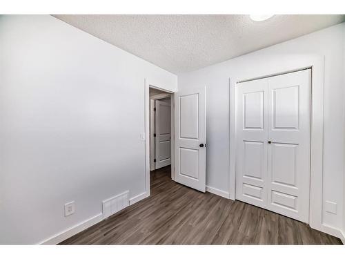 28 Bedford Circle Ne, Calgary, AB - Indoor Photo Showing Other Room