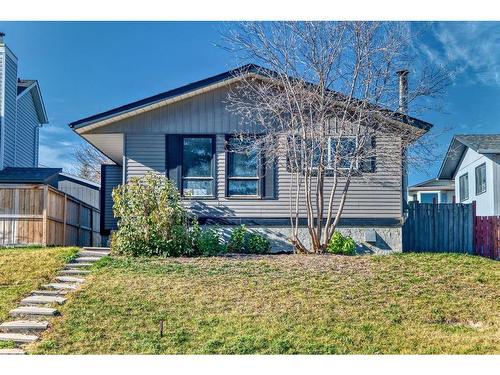 28 Bedford Circle Ne, Calgary, AB - Outdoor