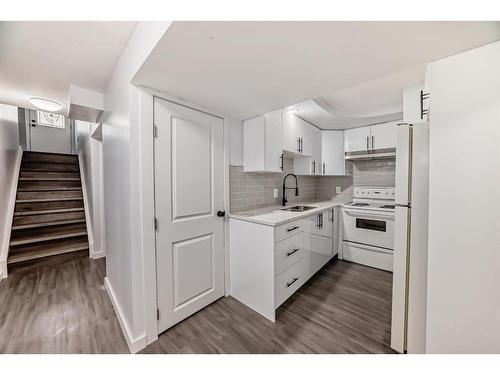 28 Bedford Circle Ne, Calgary, AB - Indoor Photo Showing Kitchen