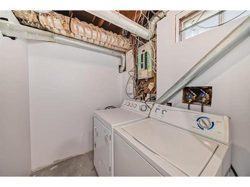 28 Bedford Circle Ne, Calgary, AB - Indoor Photo Showing Laundry Room