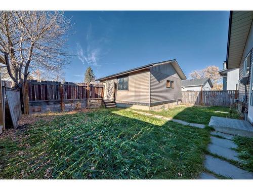 28 Bedford Circle Ne, Calgary, AB - Outdoor