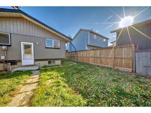 28 Bedford Circle Ne, Calgary, AB - Outdoor