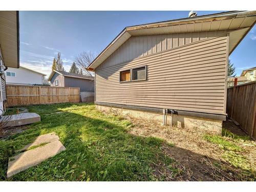 28 Bedford Circle Ne, Calgary, AB - Outdoor