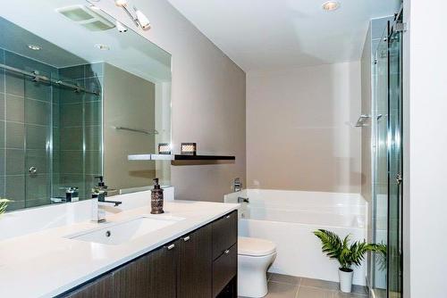 224-305 18 Avenue Sw, Calgary, AB - Indoor Photo Showing Bathroom