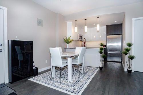 224-305 18 Avenue Sw, Calgary, AB - Indoor Photo Showing Dining Room