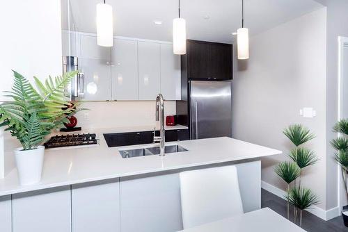 224-305 18 Avenue Sw, Calgary, AB - Indoor Photo Showing Kitchen With Double Sink With Upgraded Kitchen