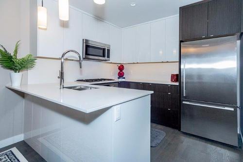 224-305 18 Avenue Sw, Calgary, AB - Indoor Photo Showing Kitchen With Double Sink With Upgraded Kitchen