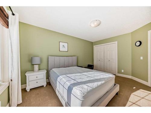 115 Westridge Crescent Sw, Calgary, AB - Indoor Photo Showing Bedroom