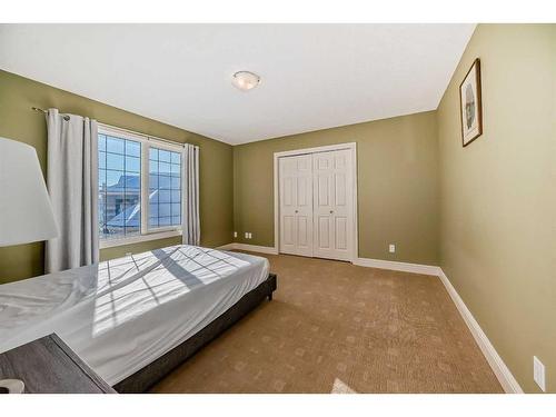 115 Westridge Crescent Sw, Calgary, AB - Indoor Photo Showing Bedroom