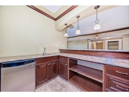 115 Westridge Crescent Sw, Calgary, AB - Indoor Photo Showing Kitchen