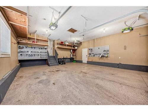 115 Westridge Crescent Sw, Calgary, AB - Indoor Photo Showing Garage