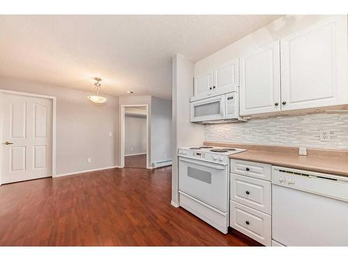 109-550 Prominence Rise Sw, Calgary, AB - Indoor Photo Showing Kitchen