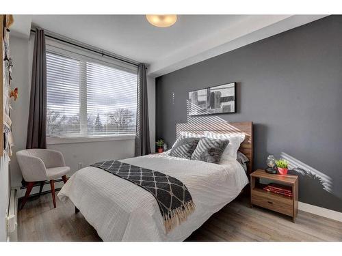 301-1526 9 Avenue Se, Calgary, AB - Indoor Photo Showing Bedroom