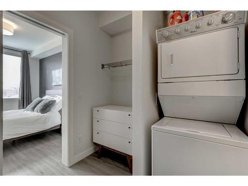 301-1526 9 Avenue Se, Calgary, AB - Indoor Photo Showing Laundry Room