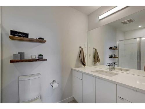 301-1526 9 Avenue Se, Calgary, AB - Indoor Photo Showing Bathroom