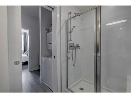 301-1526 9 Avenue Se, Calgary, AB - Indoor Photo Showing Bathroom