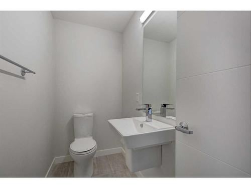 301-1526 9 Avenue Se, Calgary, AB - Indoor Photo Showing Bathroom