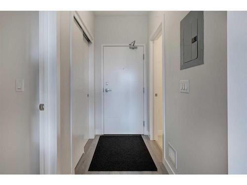 301-1526 9 Avenue Se, Calgary, AB - Indoor Photo Showing Other Room