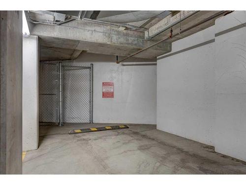 301-1526 9 Avenue Se, Calgary, AB - Indoor Photo Showing Garage