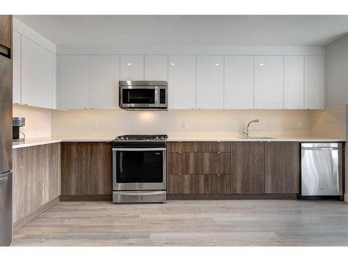 301-1526 9 Avenue Se, Calgary, AB - Indoor Photo Showing Kitchen With Stainless Steel Kitchen