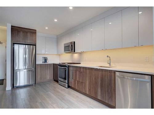 301-1526 9 Avenue Se, Calgary, AB - Indoor Photo Showing Kitchen With Stainless Steel Kitchen With Upgraded Kitchen