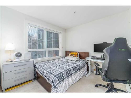 112-510 Edmonton Trail Ne, Calgary, AB - Indoor Photo Showing Bedroom