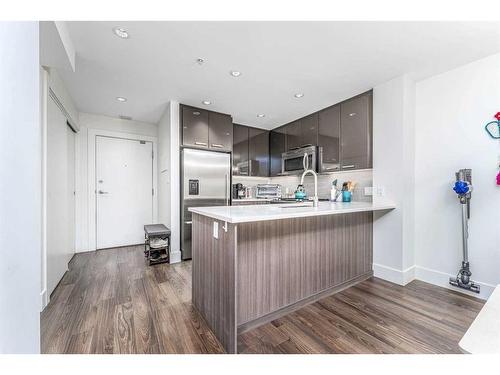 112-510 Edmonton Trail Ne, Calgary, AB - Indoor Photo Showing Kitchen