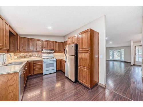 127 Sunmills Place Se, Calgary, AB - Indoor Photo Showing Kitchen