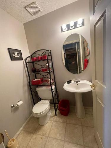 117 Taravista Way Ne, Calgary, AB - Indoor Photo Showing Bathroom