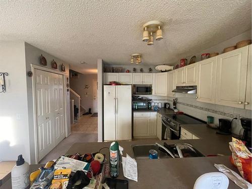 117 Taravista Way Ne, Calgary, AB - Indoor Photo Showing Kitchen