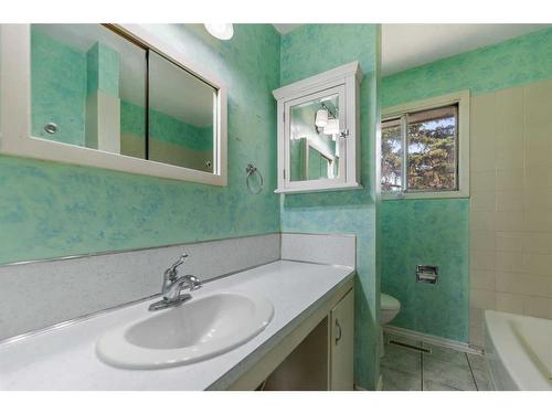 4503 Richmond Road Sw, Calgary, AB - Indoor Photo Showing Bathroom