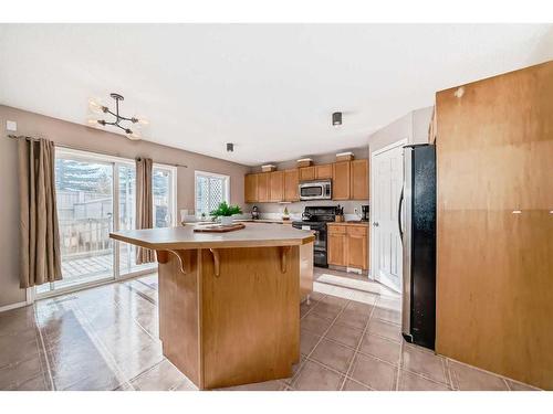 70 Chapala Grove Se, Calgary, AB - Indoor Photo Showing Kitchen