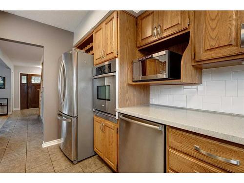 8416 7 Street Sw, Calgary, AB - Indoor Photo Showing Kitchen