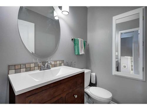 8416 7 Street Sw, Calgary, AB - Indoor Photo Showing Bathroom