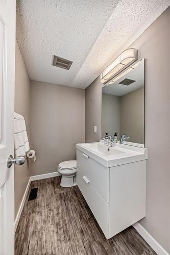 312-9930 Bonaventure Drive Se, Calgary, AB - Indoor Photo Showing Bathroom