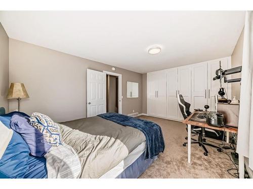 312-9930 Bonaventure Drive Se, Calgary, AB - Indoor Photo Showing Bedroom