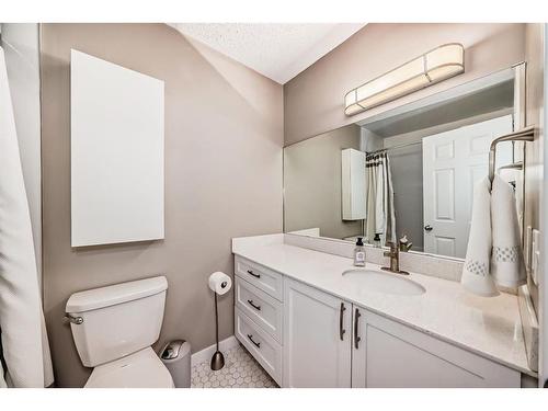 312-9930 Bonaventure Drive Se, Calgary, AB - Indoor Photo Showing Bathroom