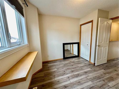 112 Douglas Glen Park Se, Calgary, AB - Indoor Photo Showing Other Room