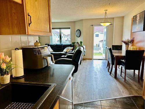 112 Douglas Glen Park Se, Calgary, AB - Indoor Photo Showing Dining Room