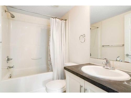 3208-279 Copperpond Common Se, Calgary, AB - Indoor Photo Showing Bathroom