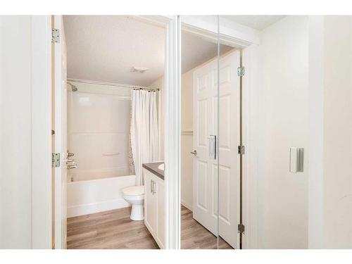 3208-279 Copperpond Common Se, Calgary, AB - Indoor Photo Showing Bathroom