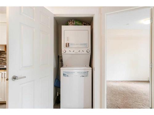 3208-279 Copperpond Common Se, Calgary, AB - Indoor Photo Showing Laundry Room