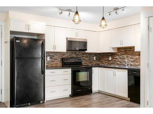 3208-279 Copperpond Common Se, Calgary, AB - Indoor Photo Showing Kitchen