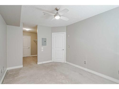 309-3101 34 Avenue Nw, Calgary, AB - Indoor Photo Showing Other Room