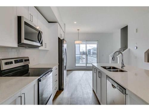 8542 19 Avenue Se, Calgary, AB - Indoor Photo Showing Kitchen With Double Sink With Upgraded Kitchen