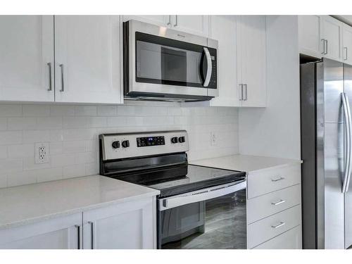 8542 19 Avenue Se, Calgary, AB - Indoor Photo Showing Kitchen